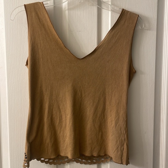 Tan faux suede sleeveless v-neck shirred laser cut tie front  top size small - Picture 9 of 9